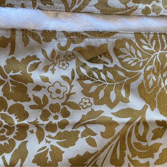 Williams Sonoma 100% 4 Cotton Place Mats
Gold floral design
Khaki beige - Picture 3 of 6